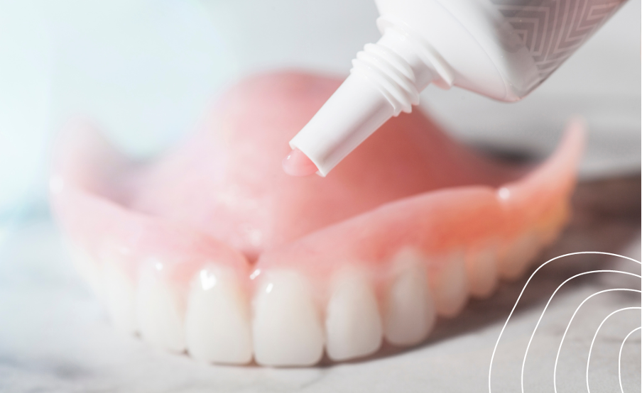 Czyszczenie protez zębowych – domowe sposoby i dobre praktyki